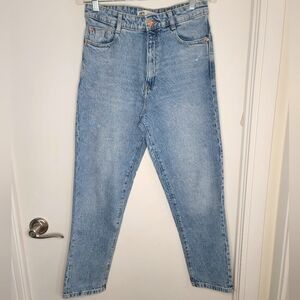 ZARA -Sz 8- Mom Jean High Rise Light Blue Denim